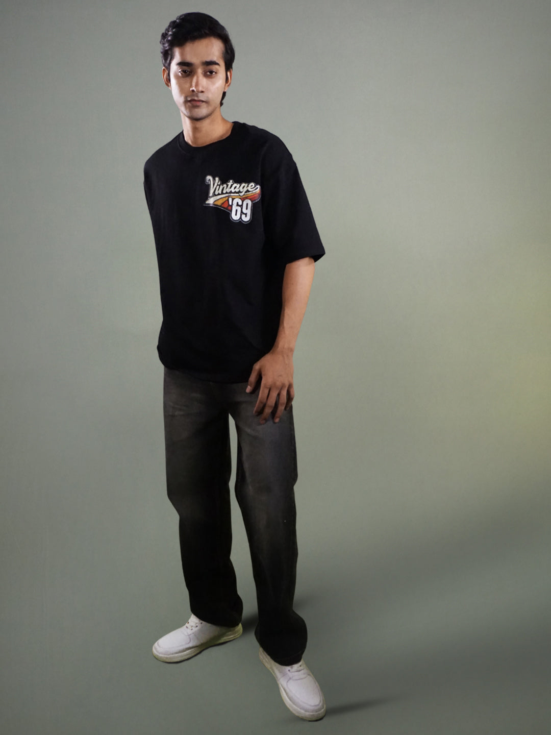 AGE IS NO EXCUSE Oversized T-Shirt